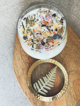 Load image into Gallery viewer, Flower Pressed Candle