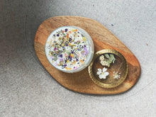 Load image into Gallery viewer, Flower Pressed Candle
