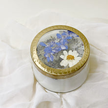 Load image into Gallery viewer, Flower Pressed Candle