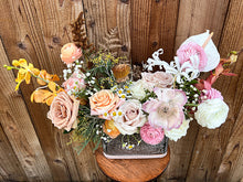 Load image into Gallery viewer, Vase Arrangement